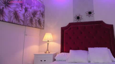 Snapshot of sara_collinss__ chatting on 10-19-25, 11:33 SARA online show from 10-19-25, 11:33