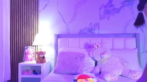 Snapshot of sara_collinss__ chatting on 11-09-25, 11:30 SARA online show from 11-09-25, 11:30