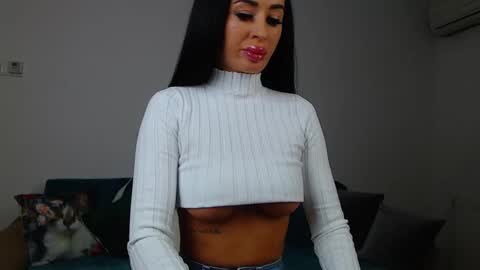 Snapshot of sara_daisy chatting on 02-13-25, 07:03 Im Sara I am happy to be here online show from 02-13-25, 07:03