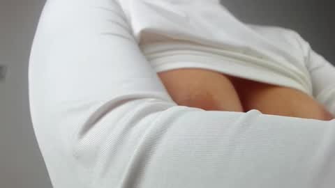 Im Sara I am happy to be here  online show from 01-31-26, 07:11