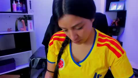 Snapshot of sara_honny chatting on 06-23-26, 02:15 sara_honny online show from 06-23-26, 02:15