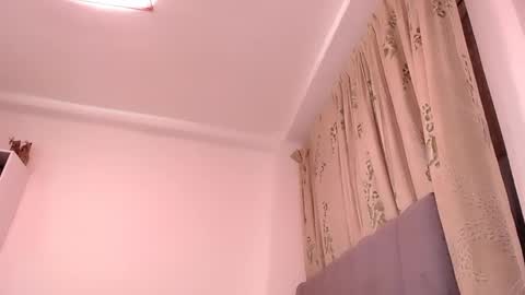 sara_johnson__ online show from 04-17-26, 01:52