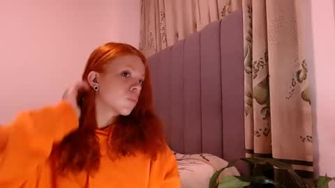 sara_johnson__ online show from 04-22-26, 10:17