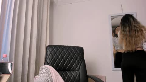 Snapshot of sara_kaii chatting on 05-05-26, 10:18 sara_kaii online show from 05-05-26, 10:18
