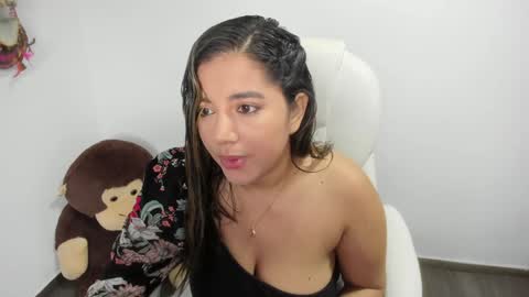 sarah  LIZCANO....... online show from 01-04-25, 10:49