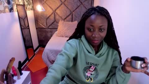 S A R A online show from 11-05-25, 02:39