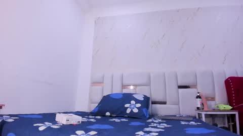 sara_sm1th_ online show from 05-18-26, 11:49