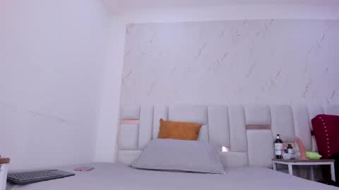 sara_sm1th_ online show from 05-28-26, 11:40