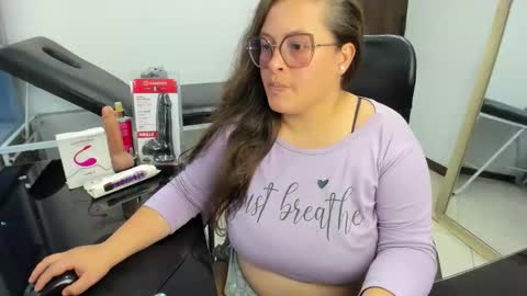 sara_thonson_ online show from 02-12-26, 08:15