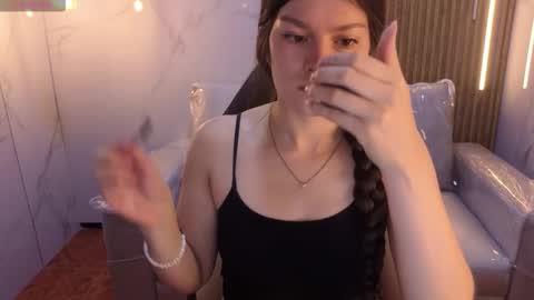 sara_valderrama_ online show from 12-16-25, 11:26