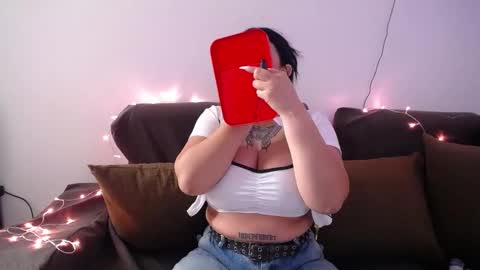 Snapshot of sara_winehouse1 chatting on 01-24-25, 03:45 1 online show from 01-24-25, 03:45