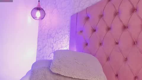 Snapshot of saraa_joness_ chatting on 05-14-26, 06:15 Sara online show from 05-14-26, 06:15