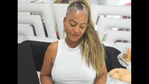 Sara online show from 11-22-25, 08:19