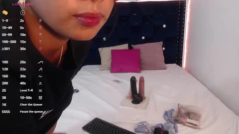 Snapshot of saraapril_1 chatting on 01-29-25, 07:53 SARAHGIL online show from 01-29-25, 07:53