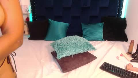 Snapshot of saraapril_1 chatting on 03-12-25, 01:58 SARAHGIL online show from 03-12-25, 01:58