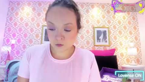 SaraAvila  online show from 06-12-26, 01:48
