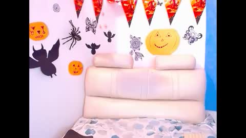 Sarah online show from 10-12-25, 04:39