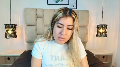 Snapshot of sarablonde_t chatting on 06-29-26, 02:50 sarablonde_t online show from 06-29-26, 02:50