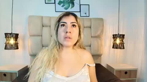 Snapshot of sarablonde_t chatting on 07-24-26, 07:12 sarablonde_t online show from 07-24-26, 07:12