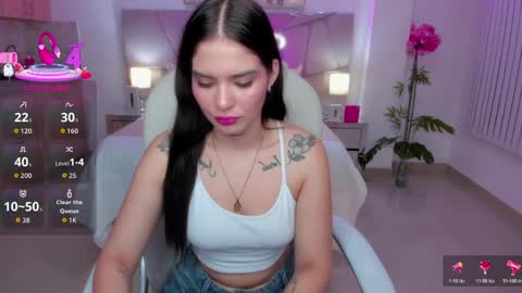Snapshot of saracruz_1 chatting on 06-06-26, 03:22 saracruz online show from 06-06-26, 03:22