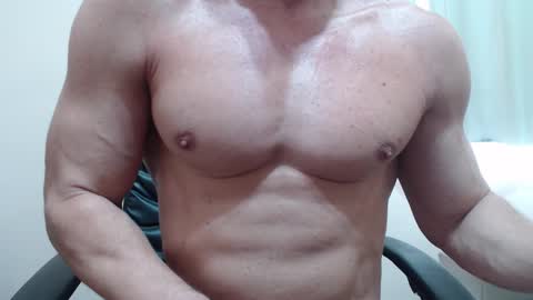 saradorj92 online show from 03-11-26, 12:44