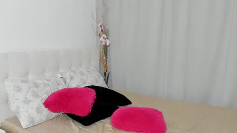Sara online show from 06-18-26, 03:18