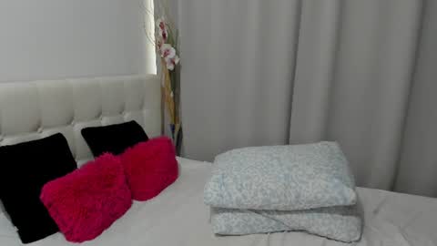 Sara online show from 07-04-26, 04:07