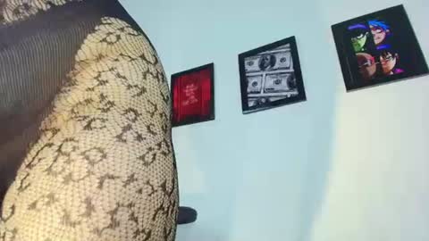 Snapshot of saraevil chatting on 06-11-26, 02:53 Sara online show from 06-11-26, 02:53