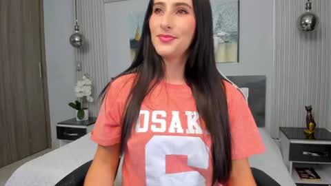 Snapshot of saragomez_1 chatting on 05-19-26, 12:55 Sara Gomez online show from 05-19-26, 12:55