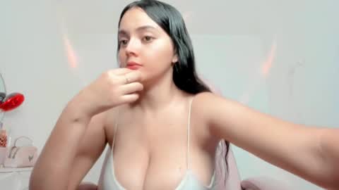Snapshot of sarah_angelll chatting on 05-19-26, 03:24 sarah online show from 05-19-26, 03:24