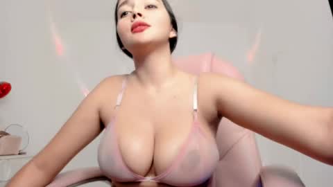 Snapshot of sarah_angelll chatting on 05-21-26, 01:23 sarah online show from 05-21-26, 01:23