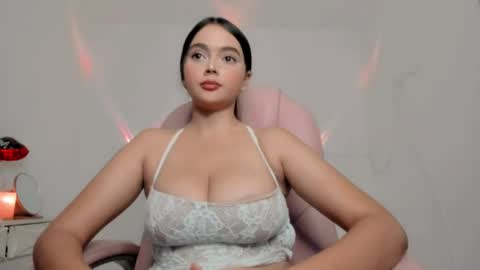 Snapshot of sarah_angelll chatting on 06-06-26, 12:49 sarah online show from 06-06-26, 12:49
