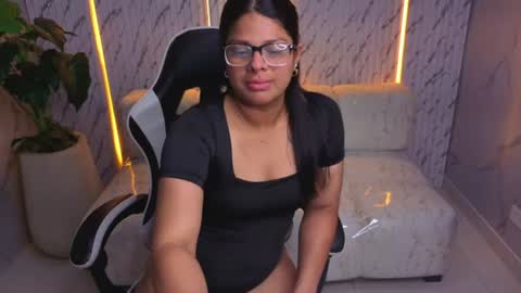 Snapshot of sarah_bay_tx chatting on 06-11-26, 07:56 sarah_bay_tx online show from 06-11-26, 07:56