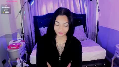 Snapshot of sarah_curtis chatting on 01-17-26, 10:35 Sarah online show from 01-17-26, 10:35