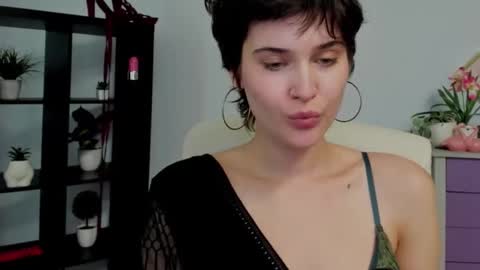 Sarah online show from 05-10-26, 01:49