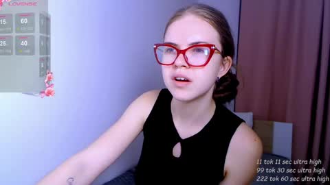 Snapshot of sarah_hs chatting on 05-30-26, 04:26 Sarah online show from 05-30-26, 04:26