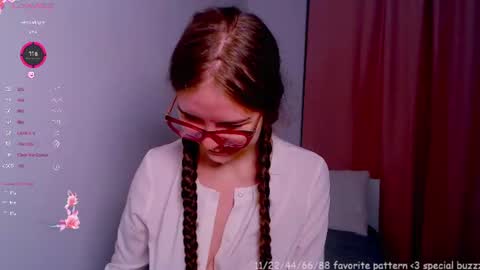 Snapshot of sarah_hs chatting on 06-14-26, 05:26 Sarah online show from 06-14-26, 05:26