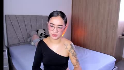 Snapshot of sarah_stone15 chatting on 06-22-26, 10:29 Sarah online show from 06-22-26, 10:29