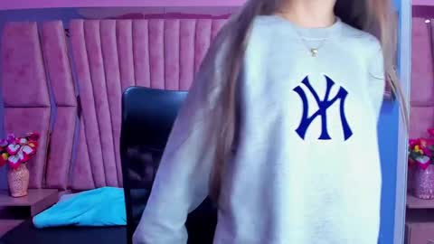 Snapshot of sarah_sweett_ chatting on 12-06-24, 03:55 Sarah online show from 12-06-24, 03:55