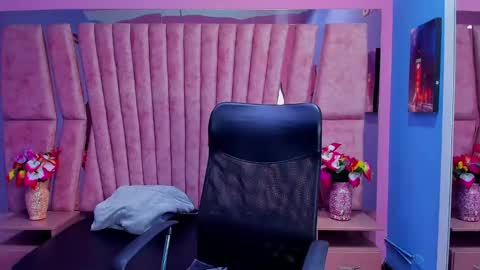 Snapshot of sarah_sweett_ chatting on 12-18-24, 01:45 Sarah online show from 12-18-24, 01:45