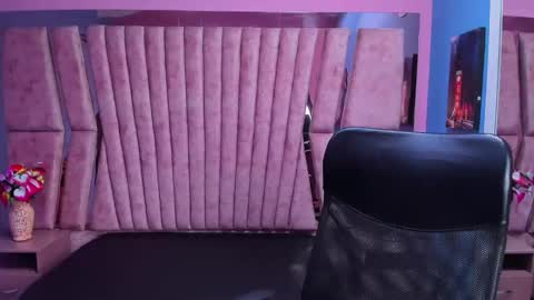 Snapshot of sarah_sweett_ chatting on 01-20-25, 01:53 Sarah online show from 01-20-25, 01:53
