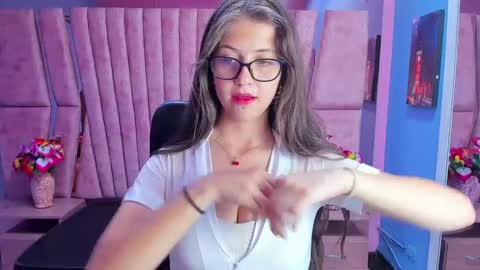 Snapshot of sarah_sweett_ chatting on 01-28-25, 06:28 Sarah online show from 01-28-25, 06:28