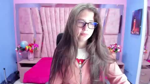 Snapshot of sarah_sweett_ chatting on 10-04-25, 01:42 Sarah online show from 10-04-25, 01:42