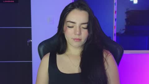 Snapshot of sarah_swtt chatting on 10-05-25, 03:05 - next broadcast 28 nov  7 pm Col online show from 10-05-25, 03:05