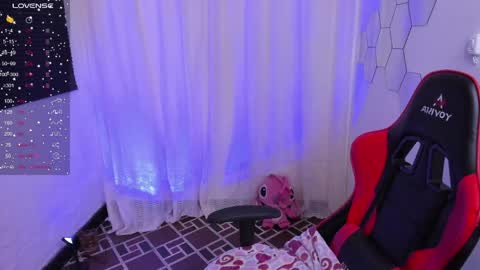 Snapshot of sarah_t_ chatting on 05-14-26, 08:48 Sarah online show from 05-14-26, 08:48
