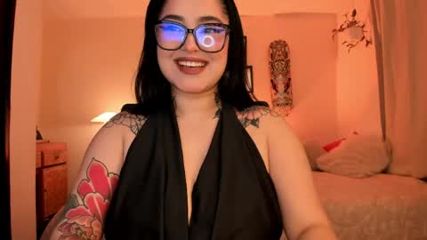 Snapshot of sarah_volkov chatting on 04-30-26, 05:36 online show from 04-30-26, 05:36