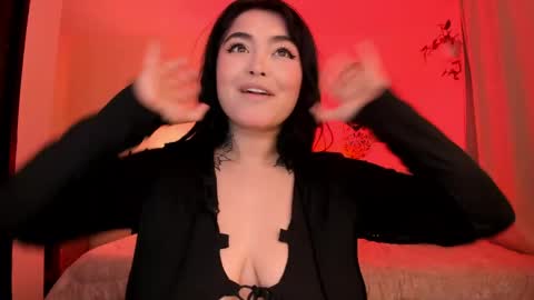 Snapshot of sarah_volkov chatting on 05-19-26, 05:03 online show from 05-19-26, 05:03