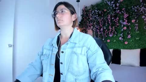 Sarah Deyvis online show from 12-01-25, 01:05