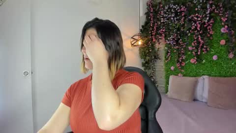 Sarah Deyvis online show from 02-17-26, 01:51