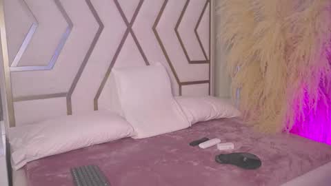 Sarah online show from 03-25-26, 01:39